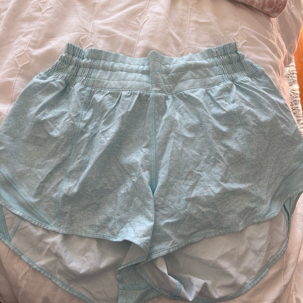 Lululemon high rise white blue 2.5 inch hotty hits